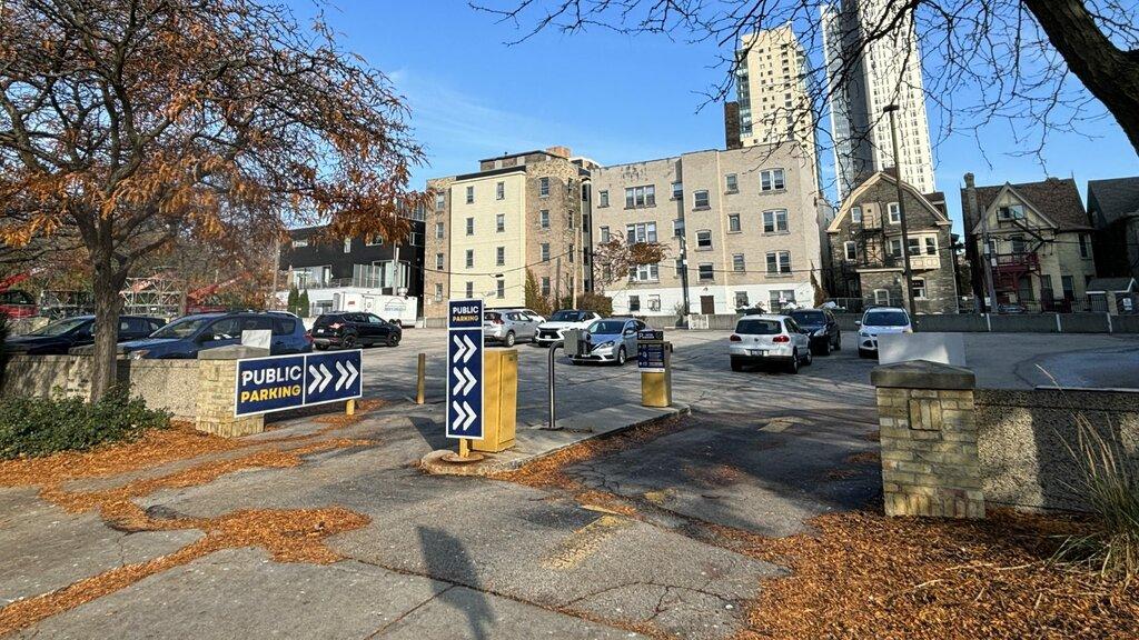 Power Parking-Van Buren Lot