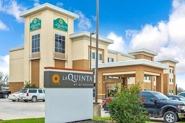 La Quinta Inn & Suites By Wyndham Gonzales TX