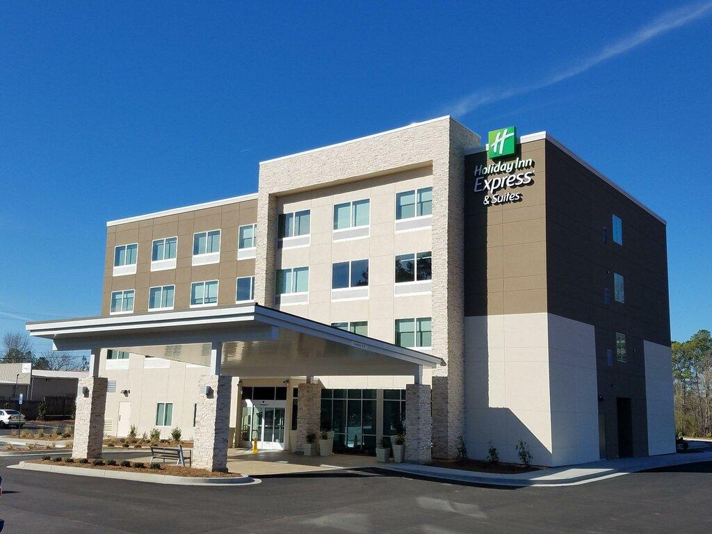 Holiday Inn Express & Suites Carrollton West, an IHG Hotel