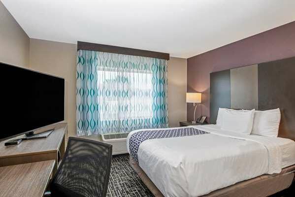 La Quinta Inn & Suites By Wyndham Fayetteville