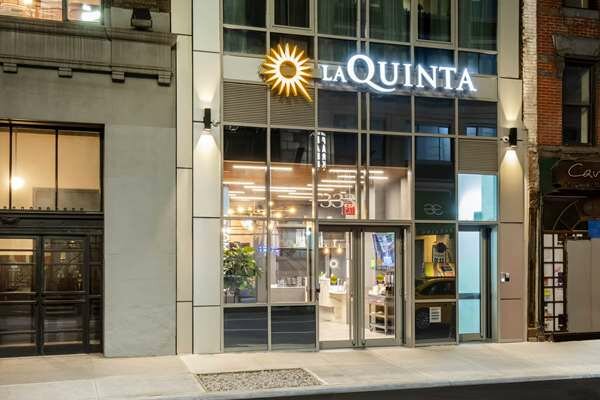 La Quinta Inn & Suites By Wyndham Times Square South