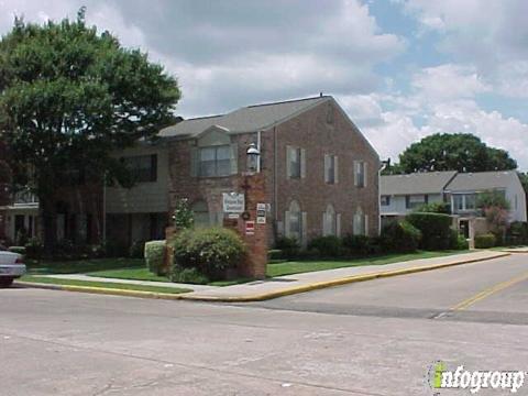 Briargrove Drive Townhouses