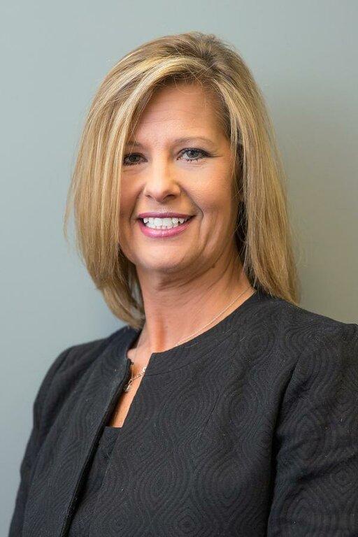 Edward Jones - Financial Advisor: Angela L Momot, AAMS™