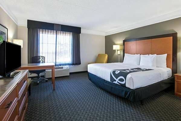 La Quinta Inn & Suites By Wyndham Dallas Arlington South