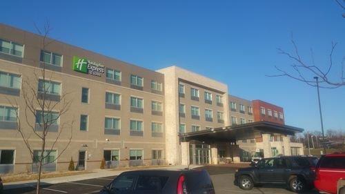 Holiday Inn Express & Suites Madison, an IHG Hotel