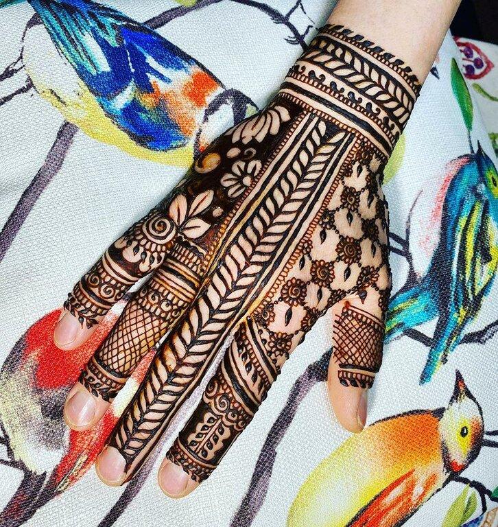 Henna Hands by Nida