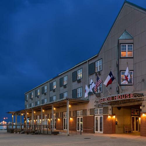 Harbor House Hotel & Marina at Pier 21