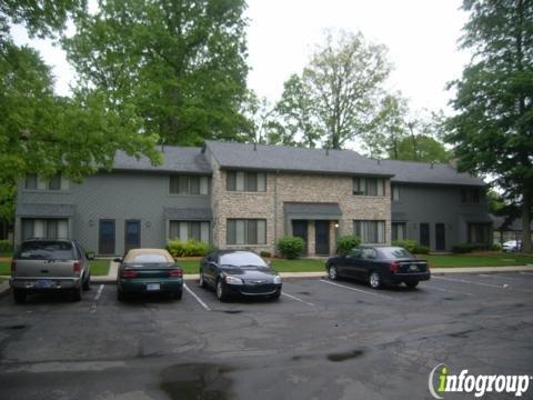 Woodlake Apartments in Indianapolis