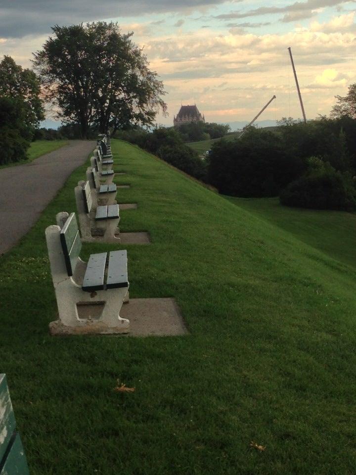 Battlefields Park (Parc des Champs-de-Bataille)