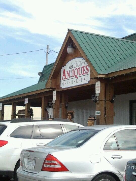 St Jacobs Antiques Market