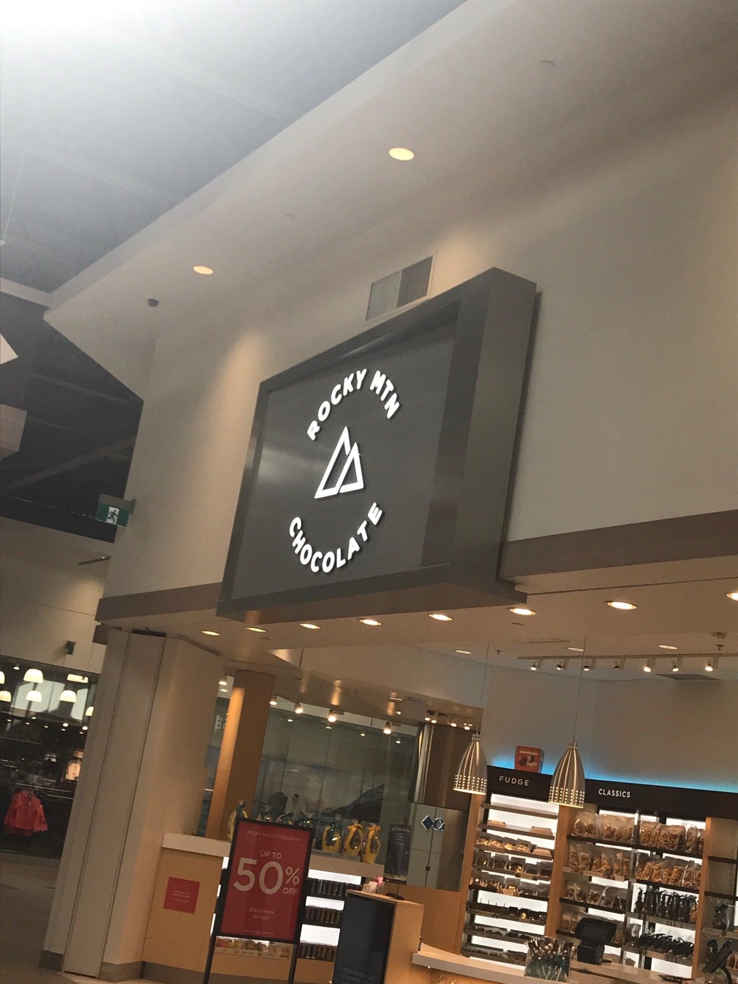 Premium Outlet Collection Edmonton International Airport, A Simon Property