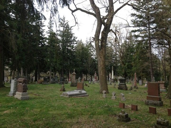 Norfolk Oakwood Cemetery