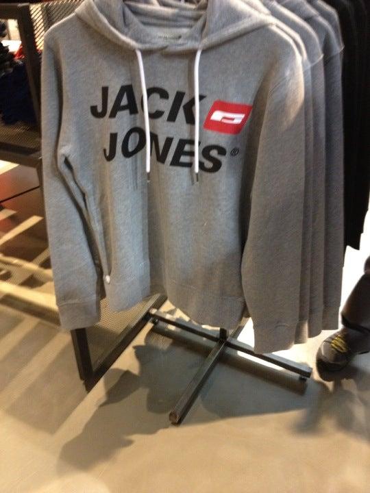 JACK & JONES