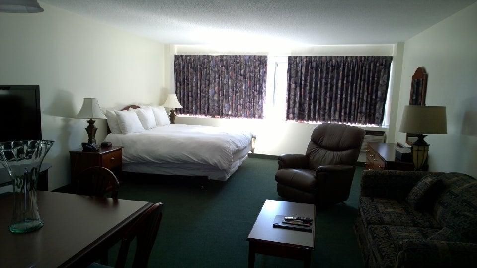 The Business Inn & Suites