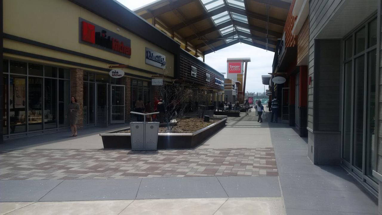 Tanger Outlets Ottawa