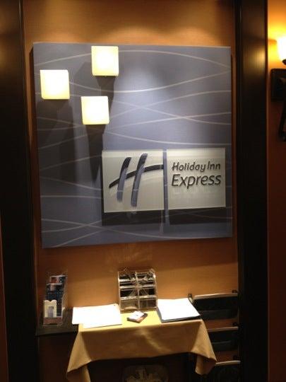 Holiday Inn Express & Suites Airport-Calgary, an IHG Hotel