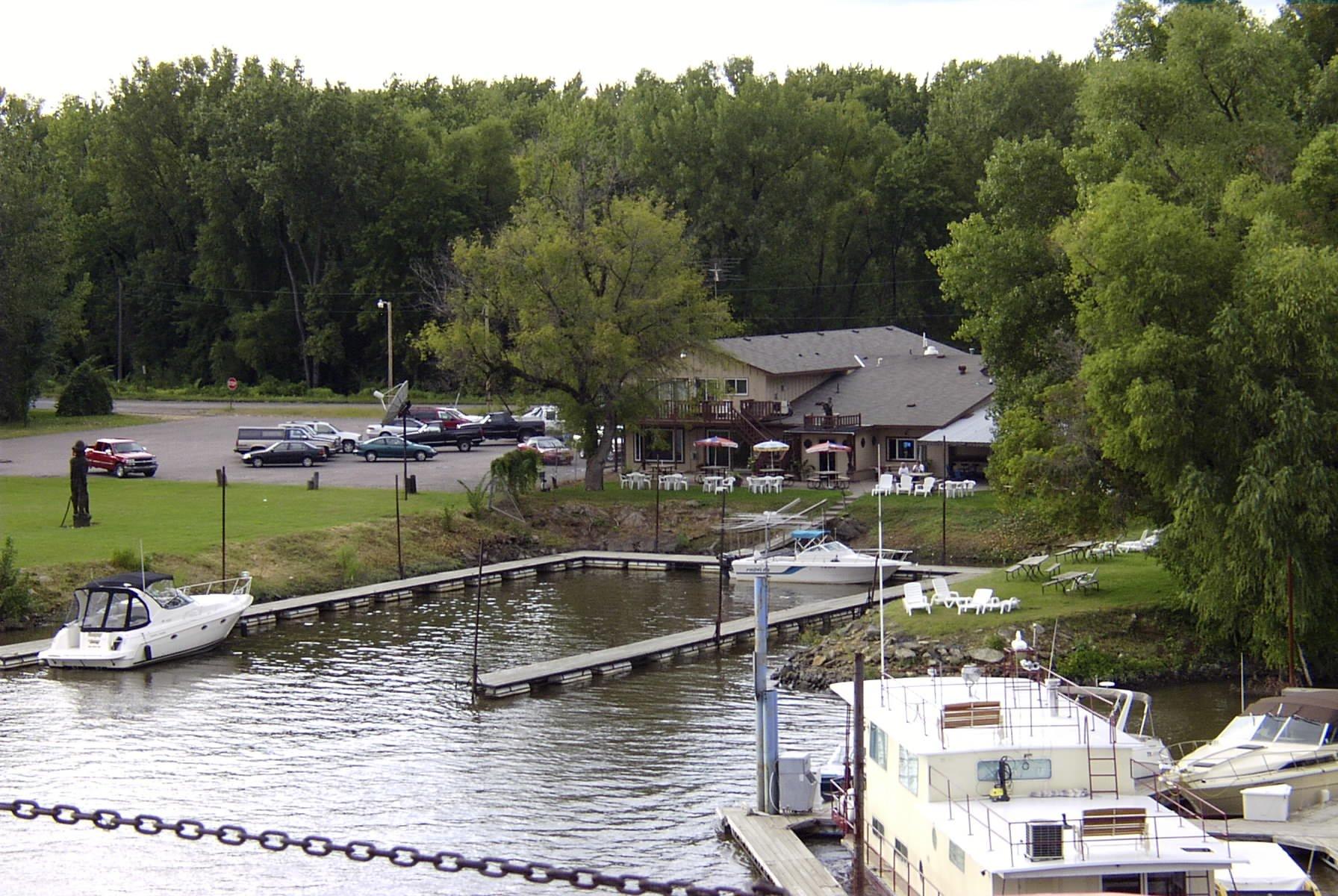 Harbor Restaurant, Bar & Marina