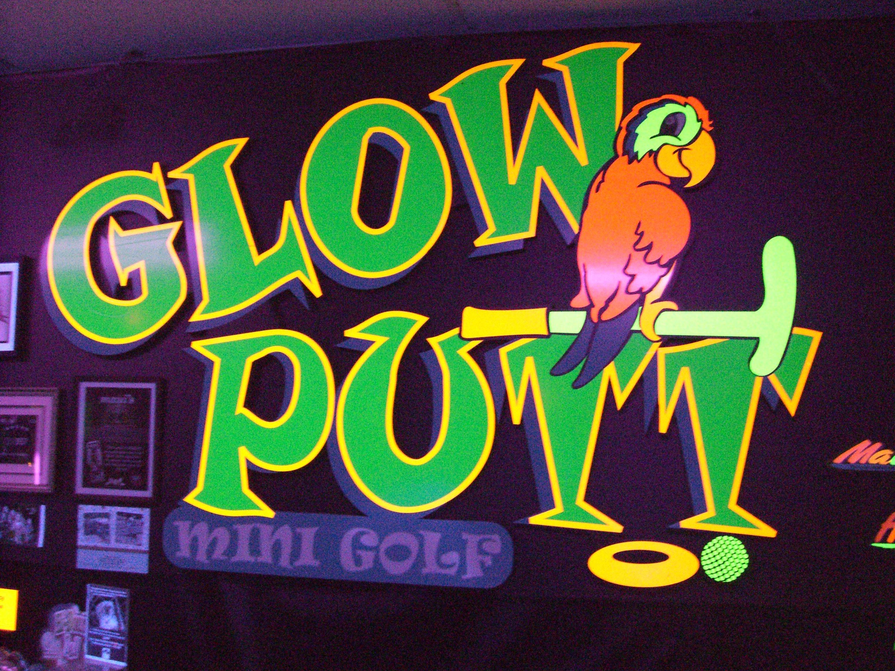 Glow Putt Mini-Golf