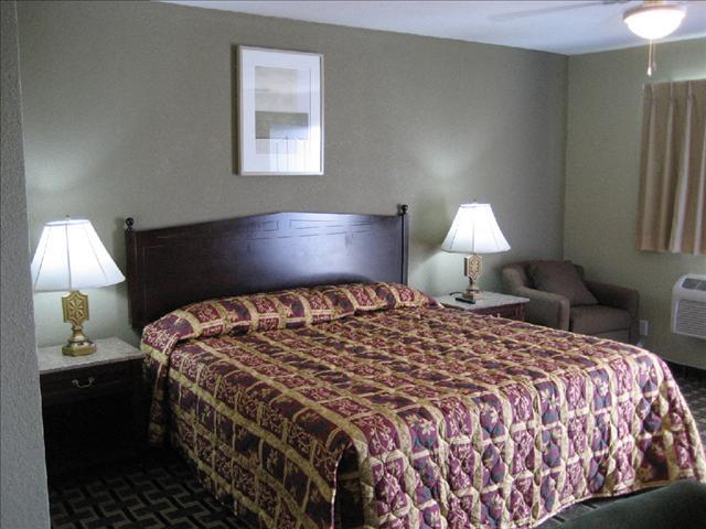 American Inn & Suites