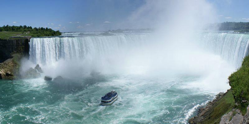 BG Tours Canada -  Toronto to Niagara Falls Day Tour