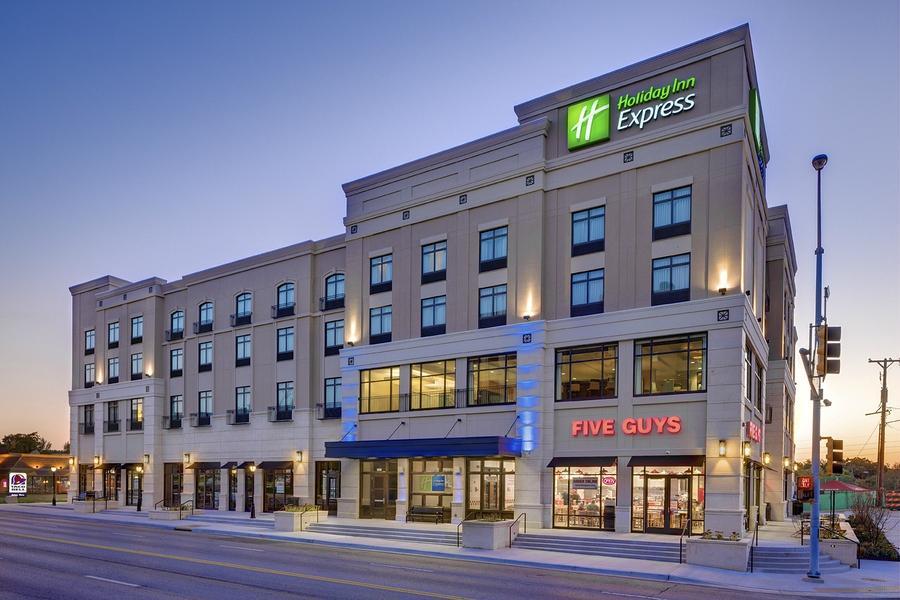 Holiday Inn Express & Suites Kansas City Ku Medical Center, an IHG Hotel