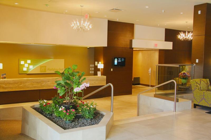 Holiday Inn Vancouver-Centre (Broadway), an IHG Hotel