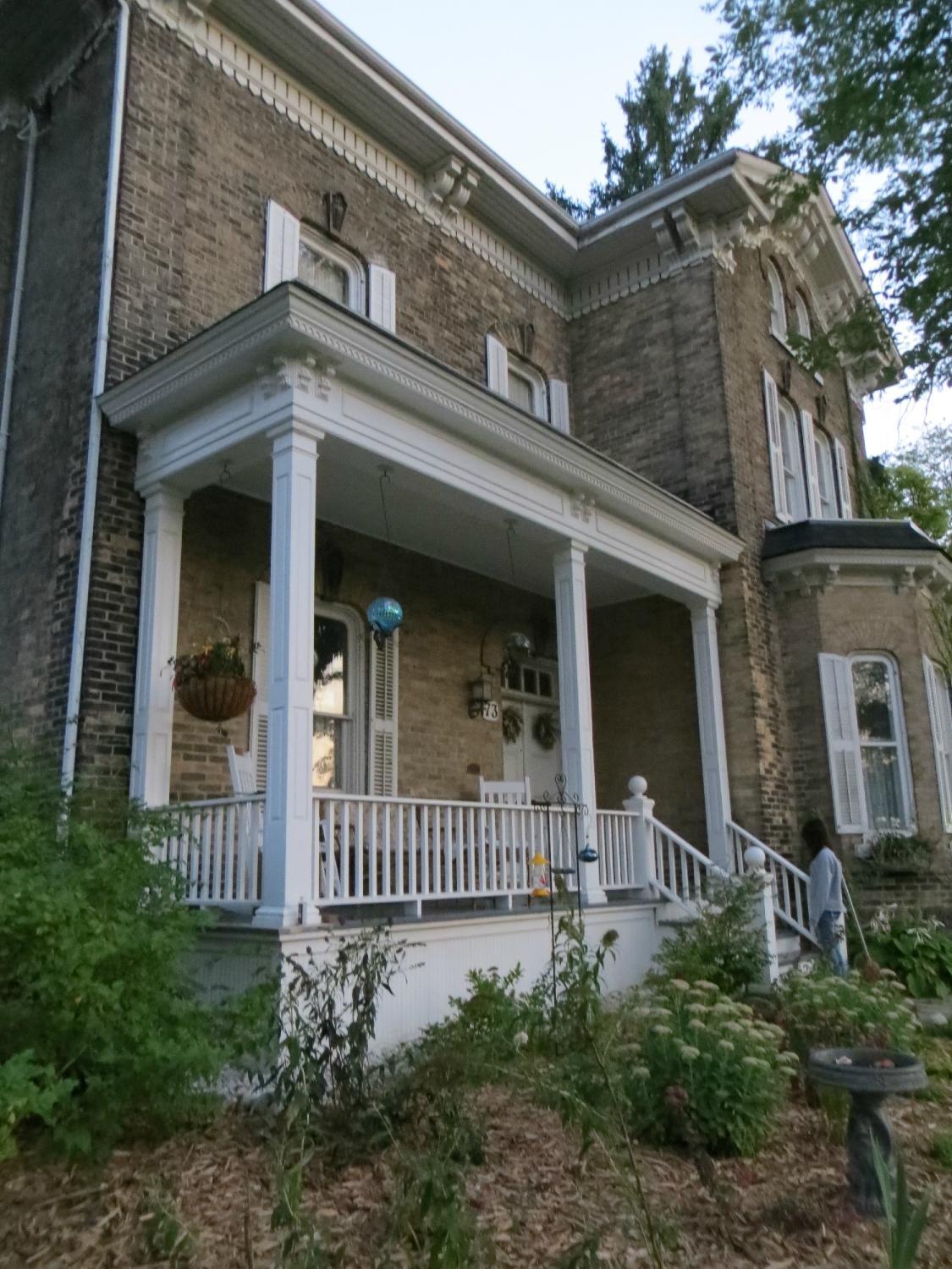 Hillcrest House Bed & Breakfast