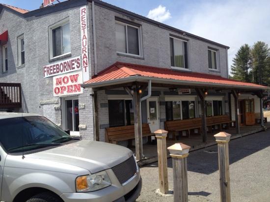 Freeborne's Eatery & Lodge