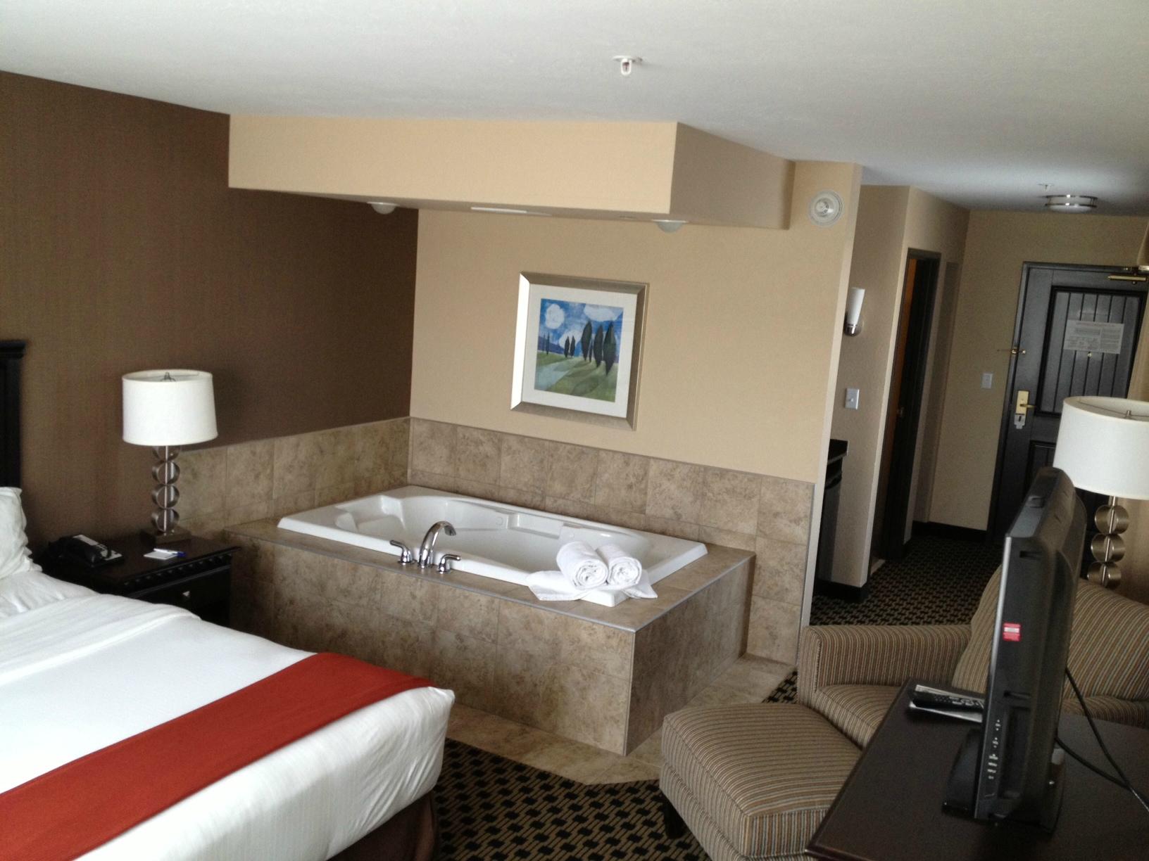 Holiday Inn Express & Suites Green Bay East, an IHG Hotel