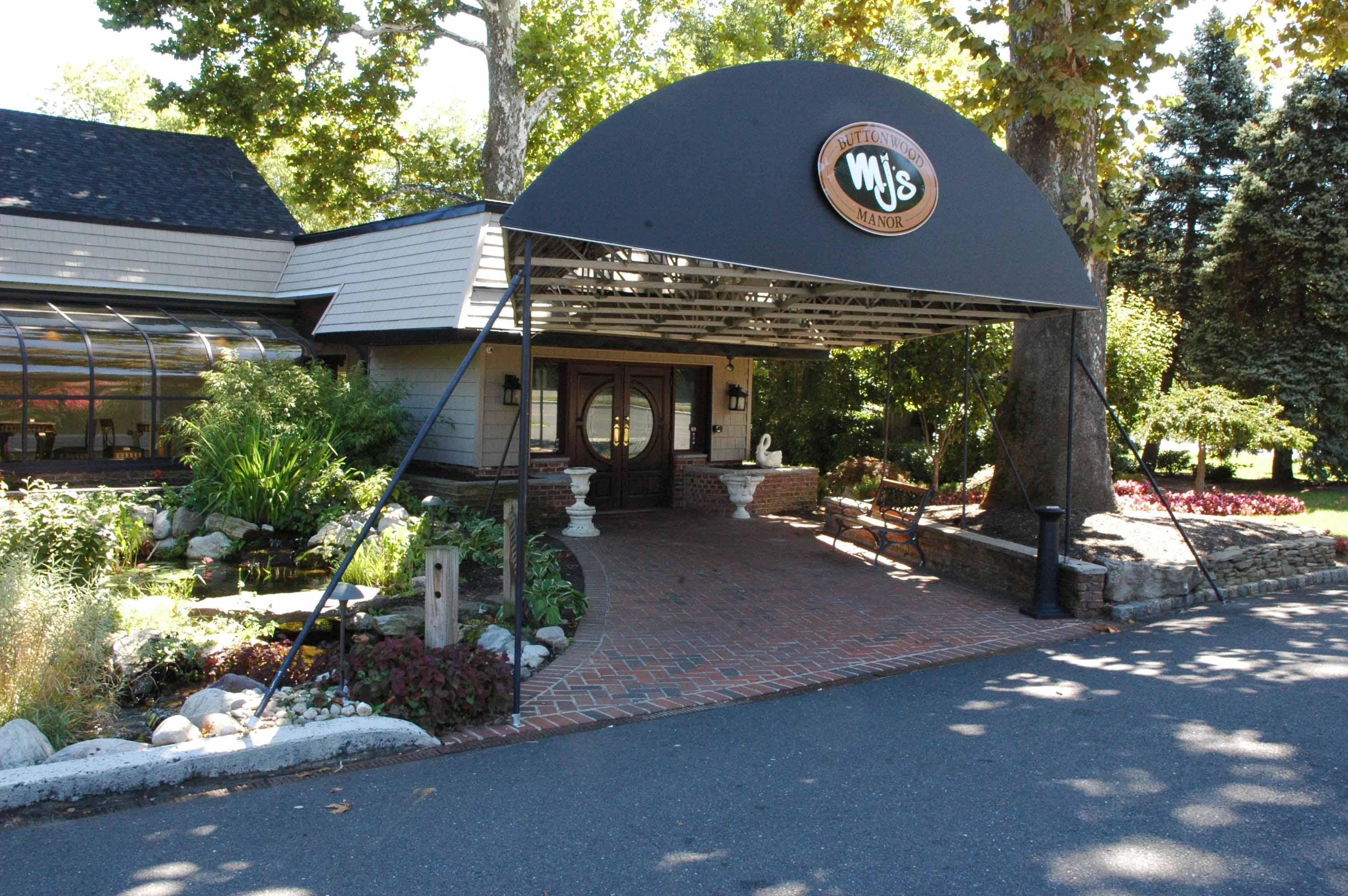 Buttonwood Manor Restaurant