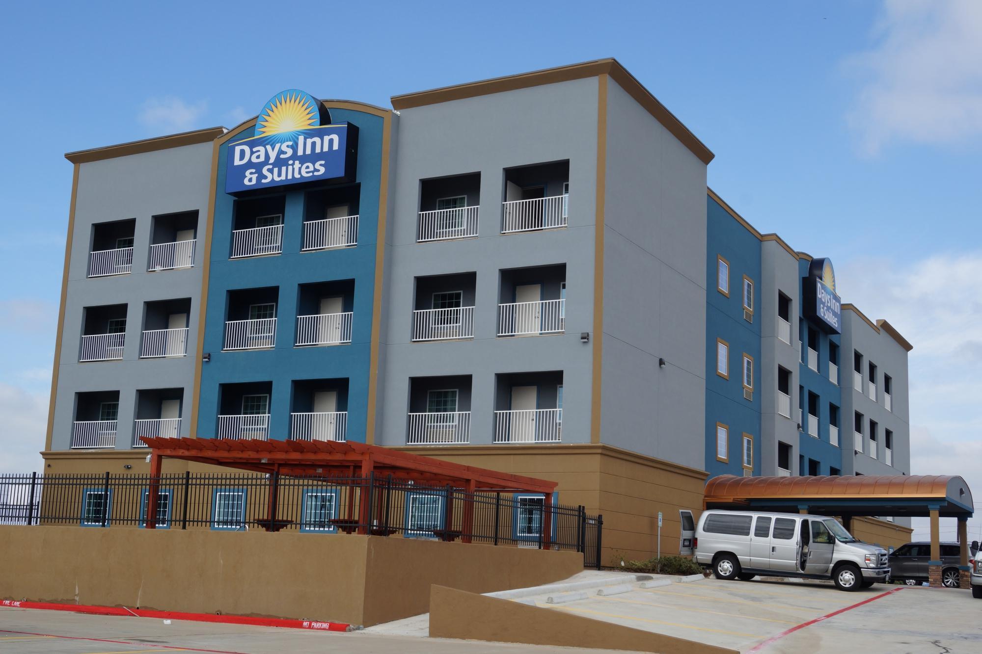 Days Inn & Suites By Wyndham Galveston West/Seawall