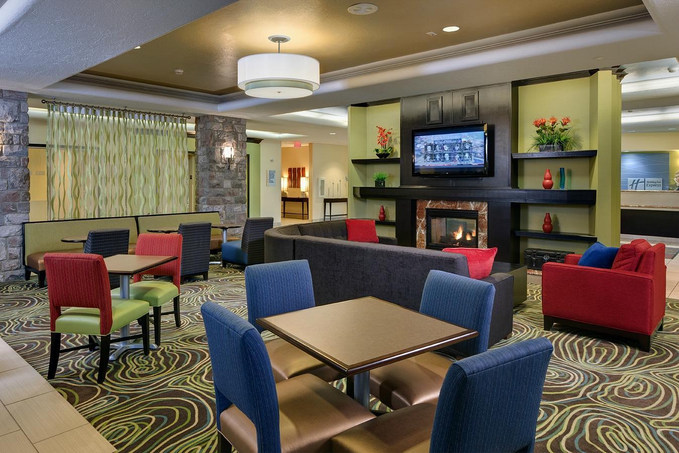 Holiday Inn Express & Suites Saginaw, an IHG Hotel