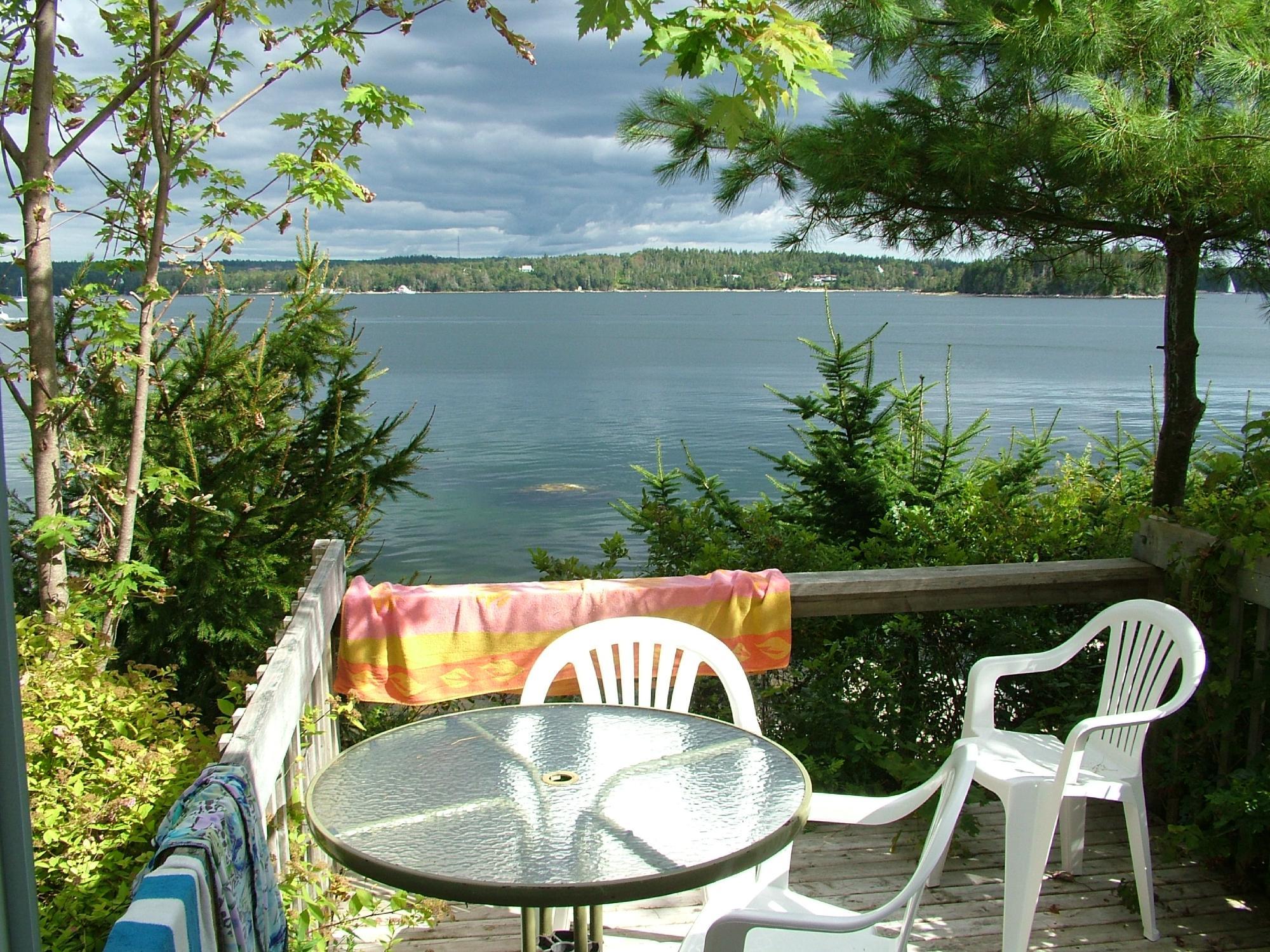 Bay Breeze Motel and Cottages