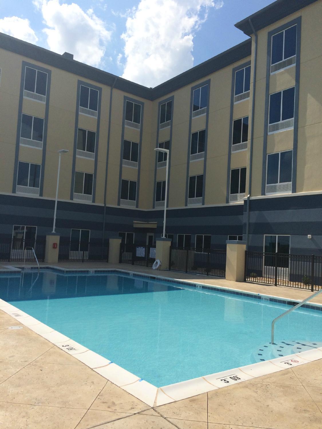 Holiday Inn Express & Suites Warner Robins North West, an IHG Hotel