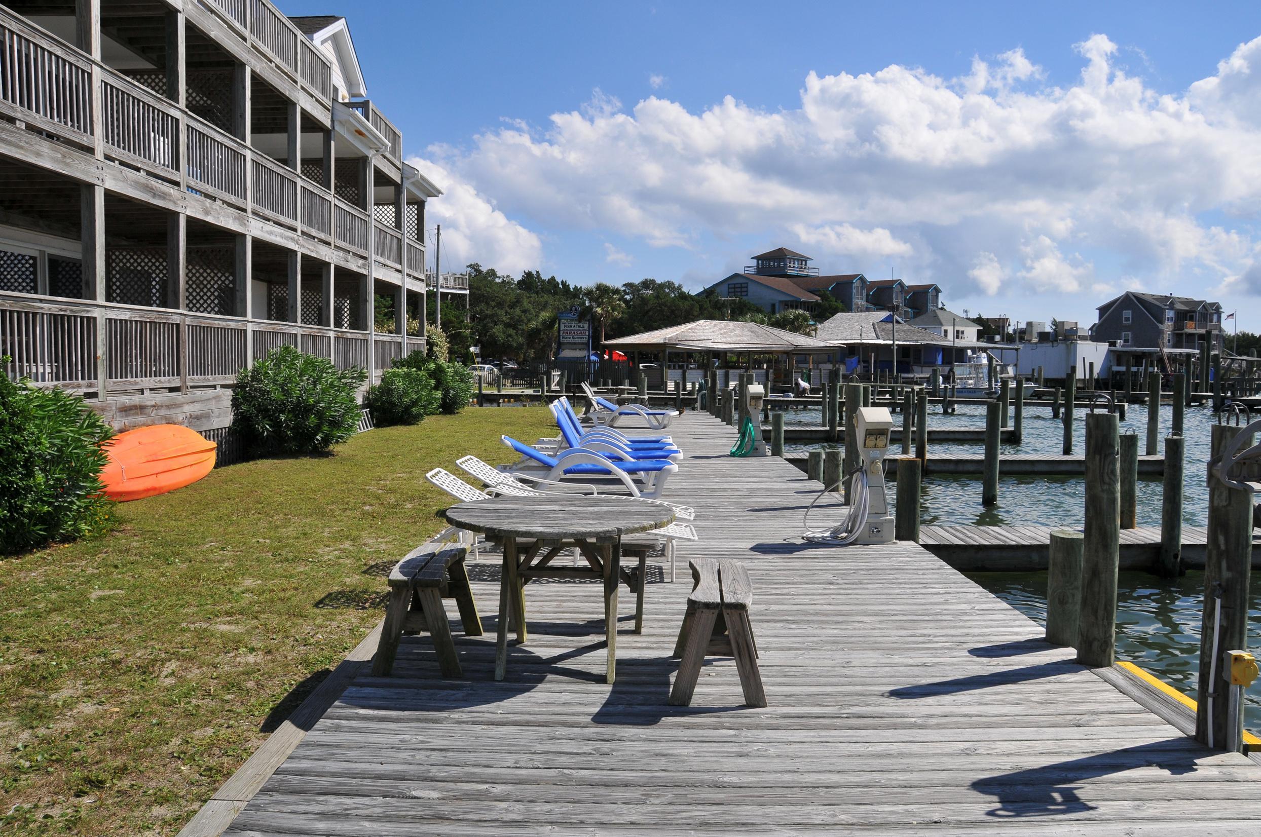 Captain's Landing Waterfront Inn