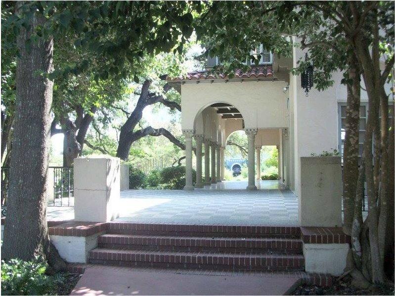 Landa Branch Library