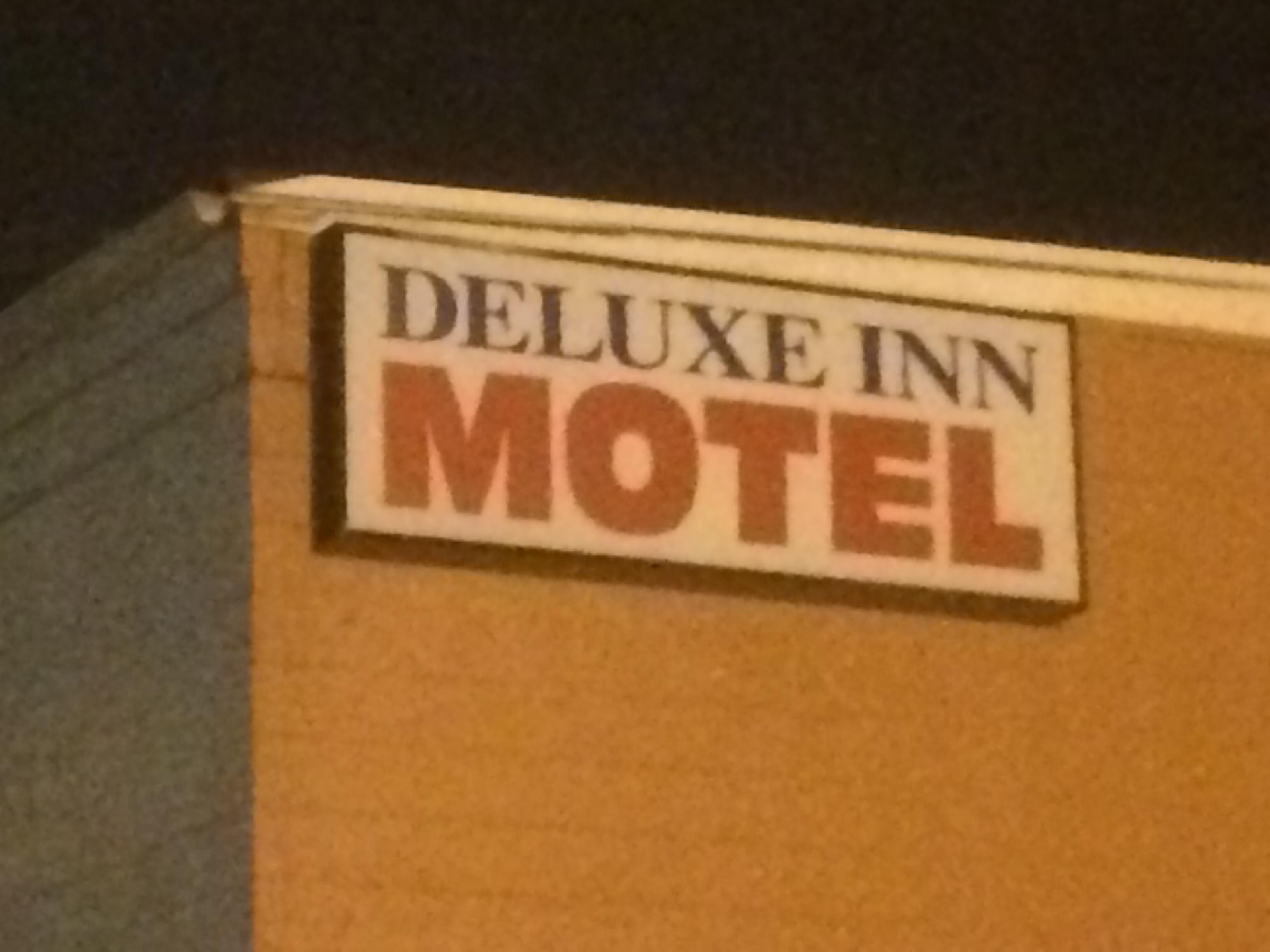 Deluxe Inn Motel