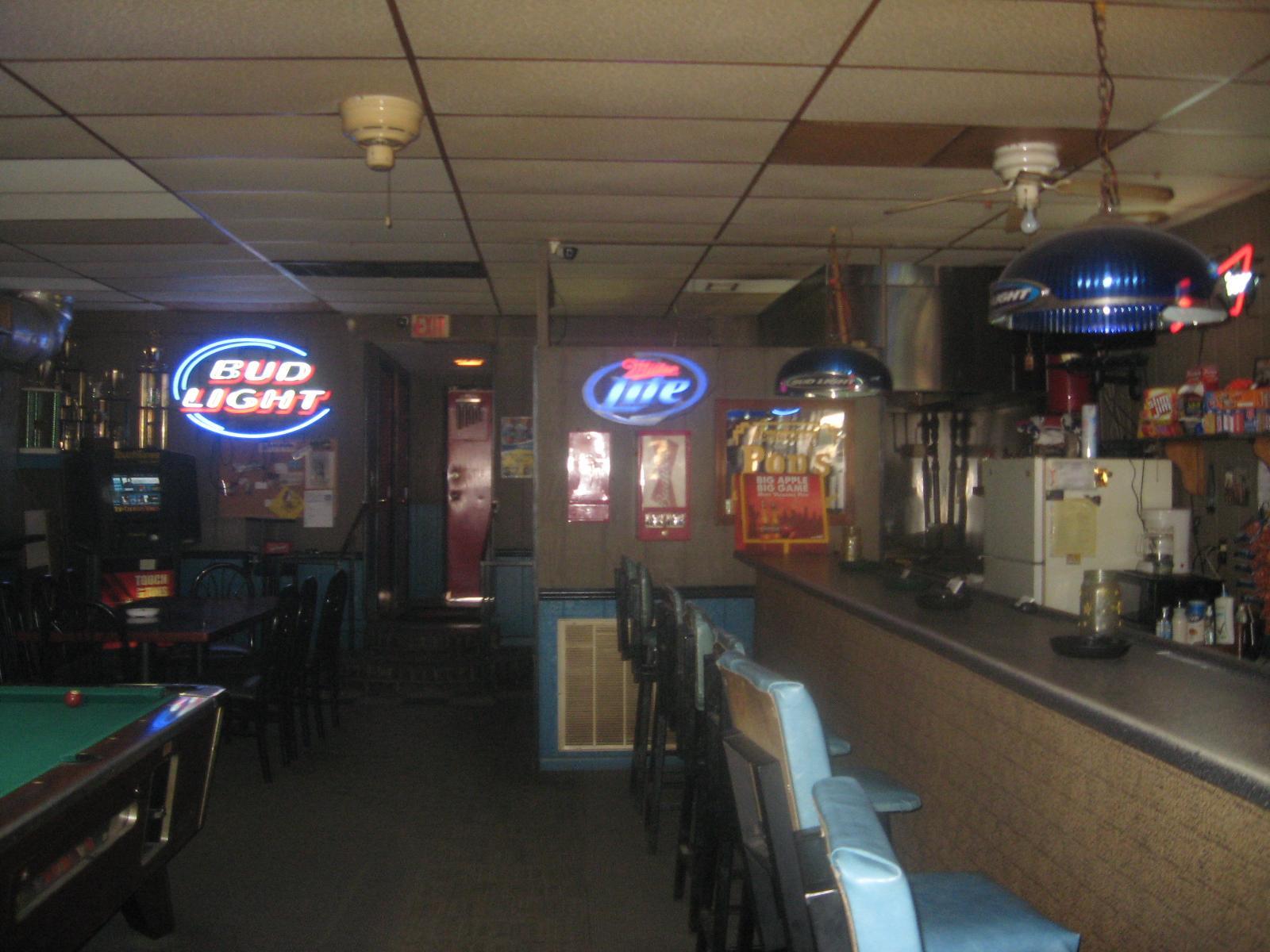 Pop's Bar and Grill