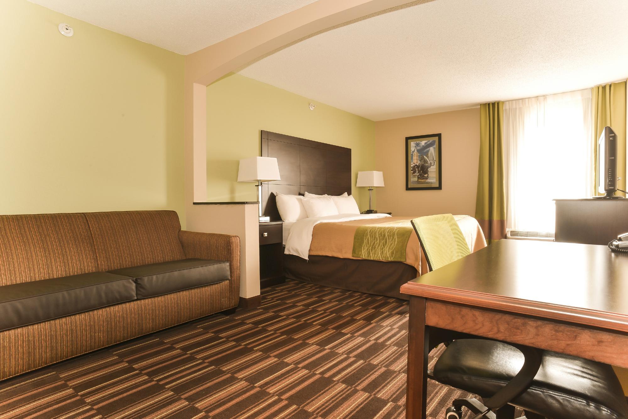 Comfort Inn & Suites Kansas City - Northeast