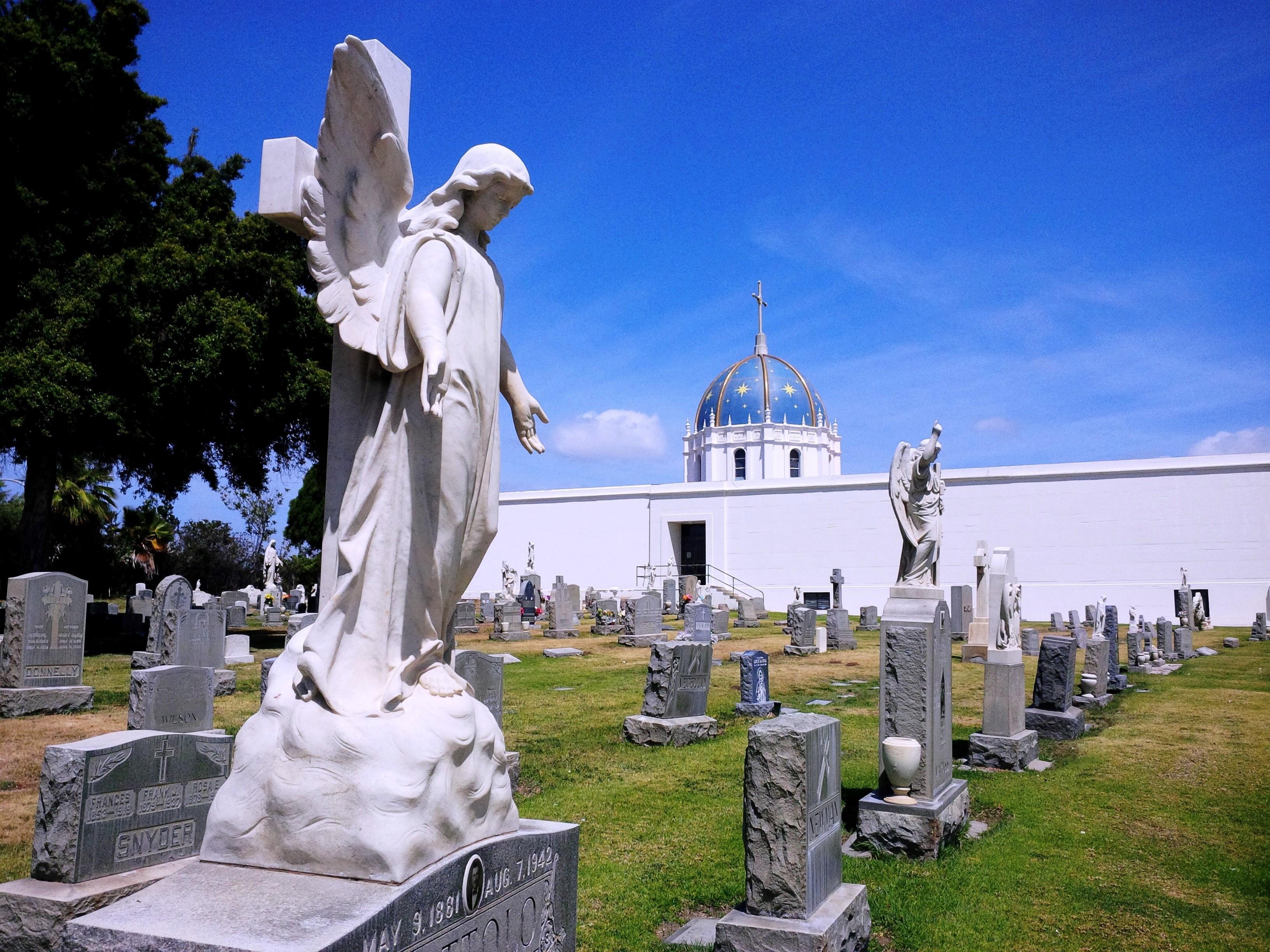 Holy Cross Catholic Cemetery and Mausoleum