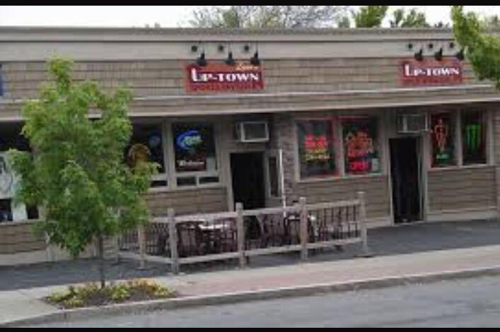 Lynn's Uptown Sports Tavern