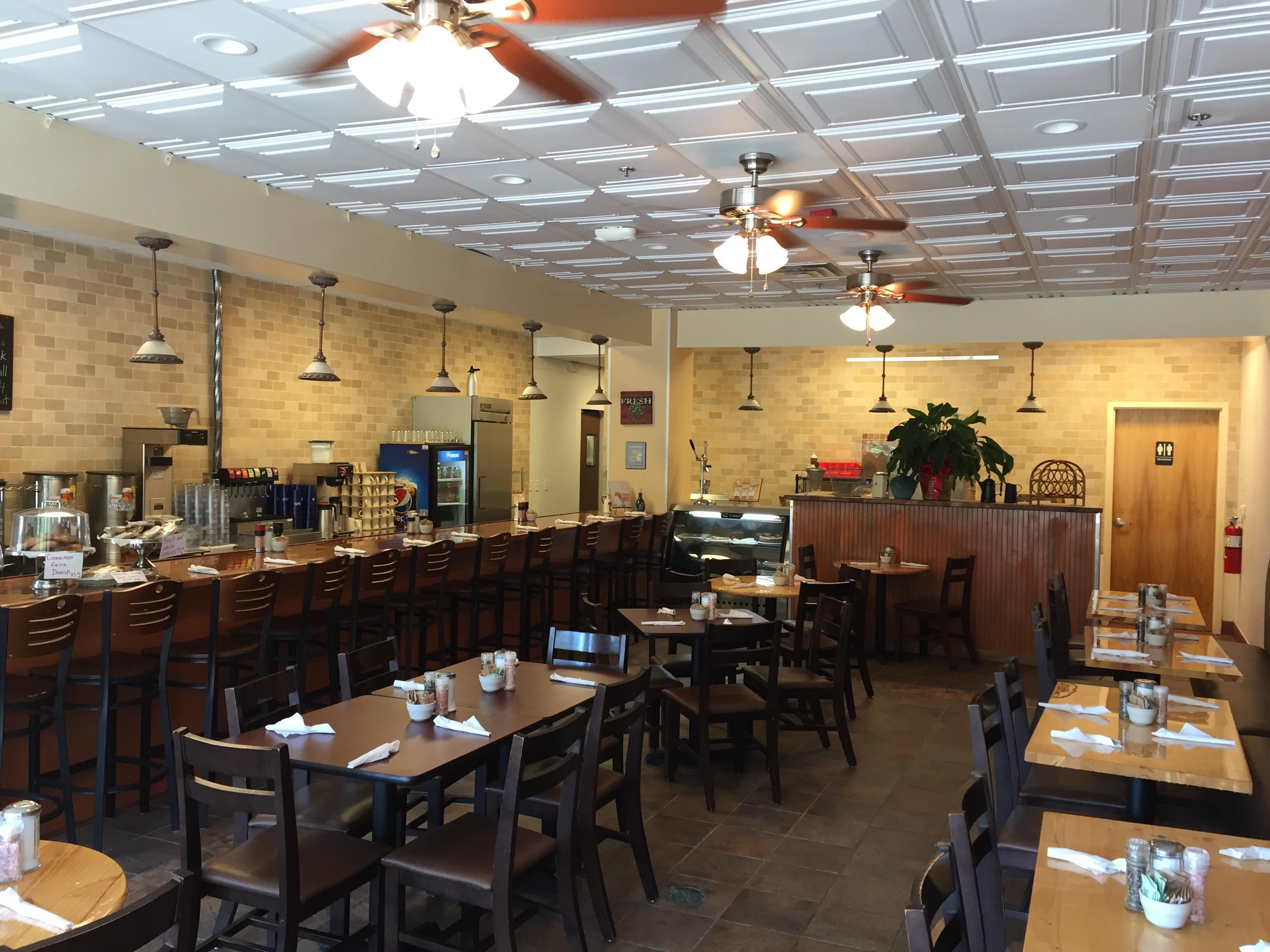 Leli's Italian Eatery, Market and Bakery