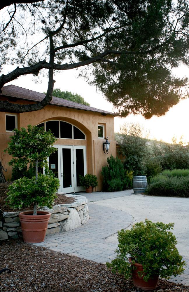 Caliza Winery