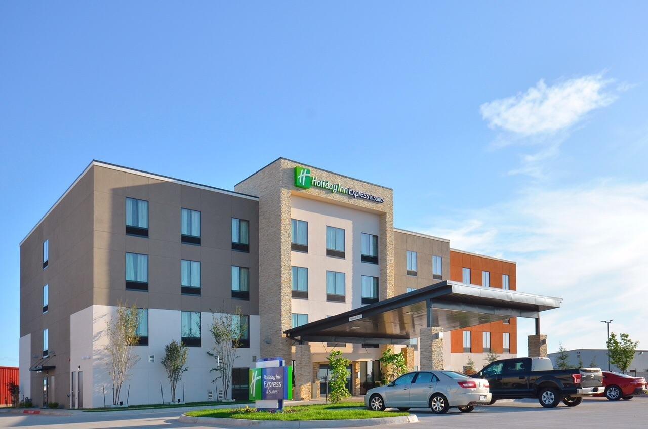 Holiday Inn Express & Suites Oklahoma City Mid - Arpt Area, an IHG Hotel