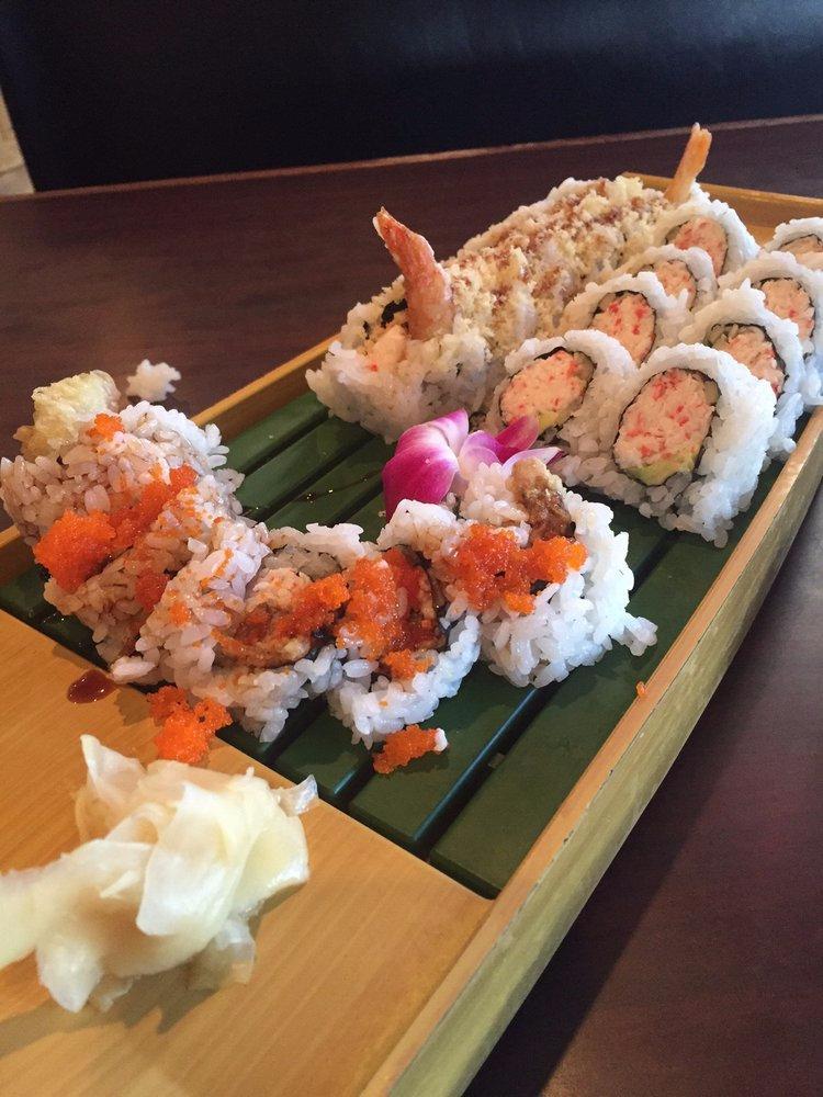 Four Seasons Sushi Bar & Grill