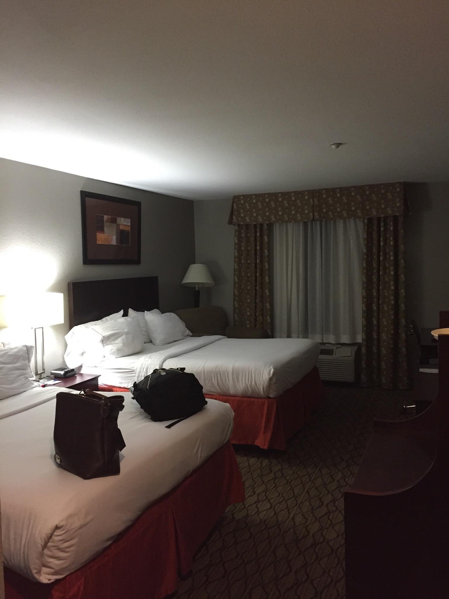 Holiday Inn Express & Suites Alexandria, an IHG Hotel