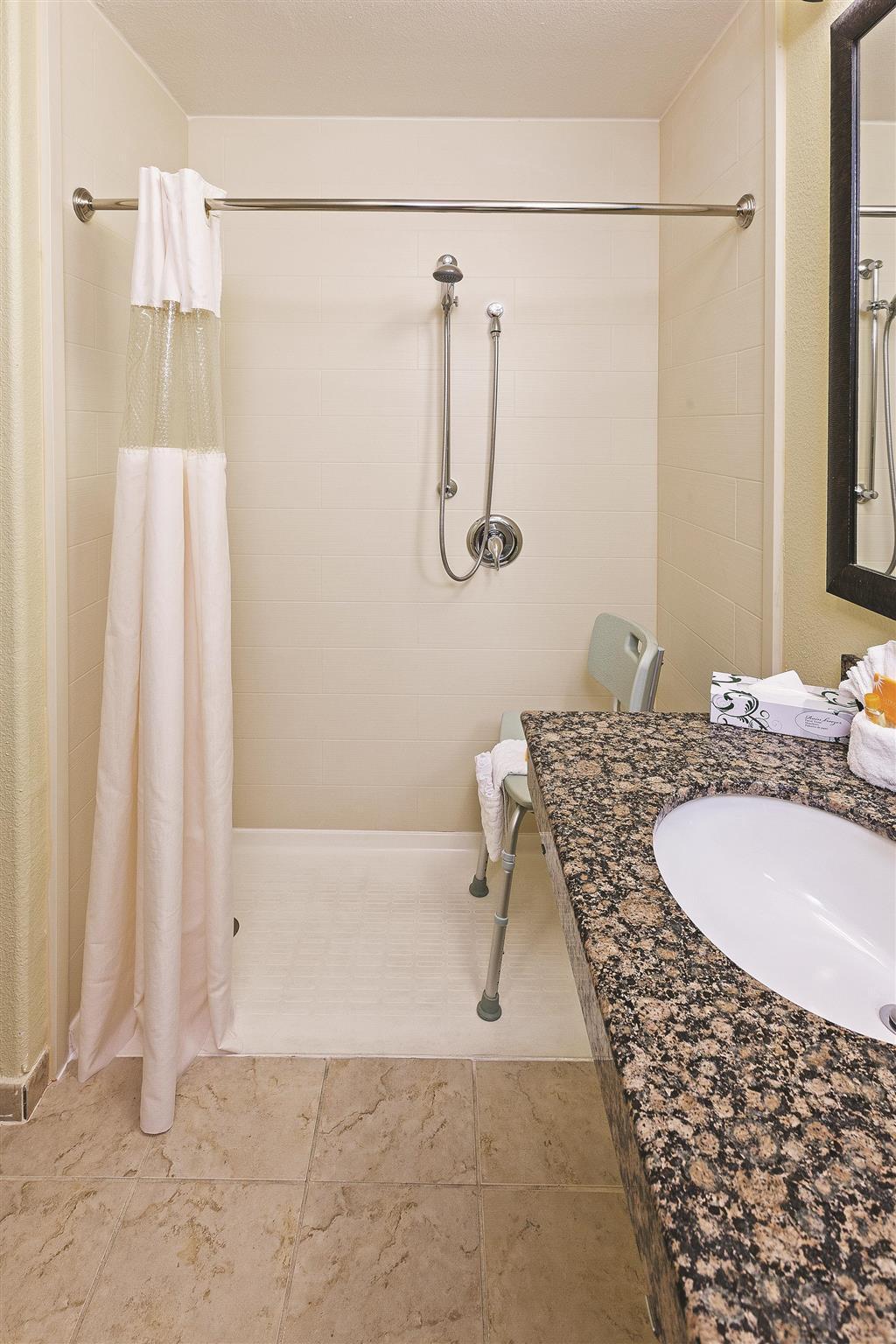 La Quinta Inn & Suites By Wyndham DFW Airport West-Bedford