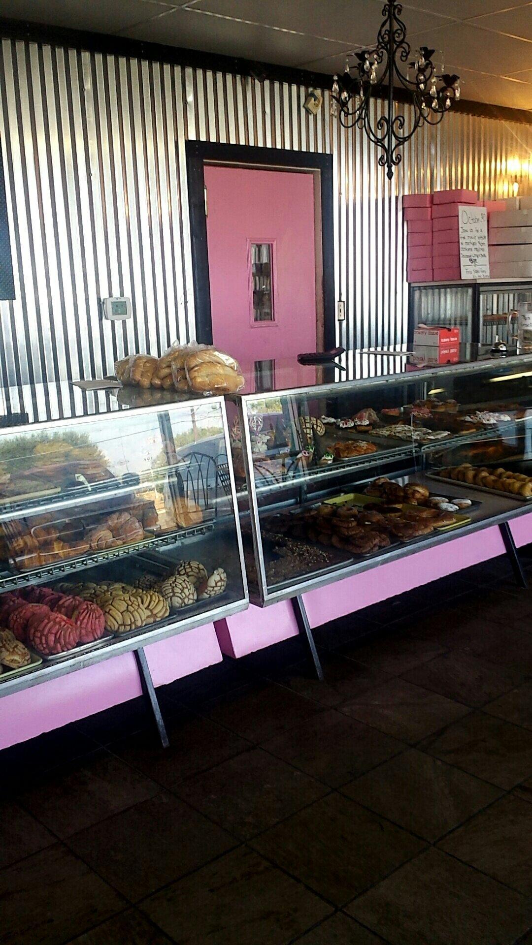 Chica's Bakery Y Mas