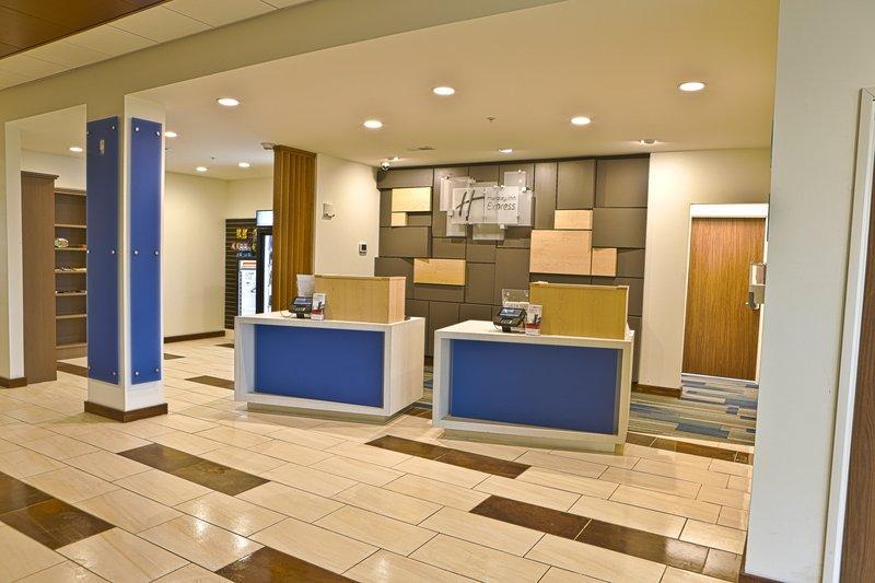 Holiday Inn Express & Suites Rochester Hills - Detroit Area, an IHG Hotel