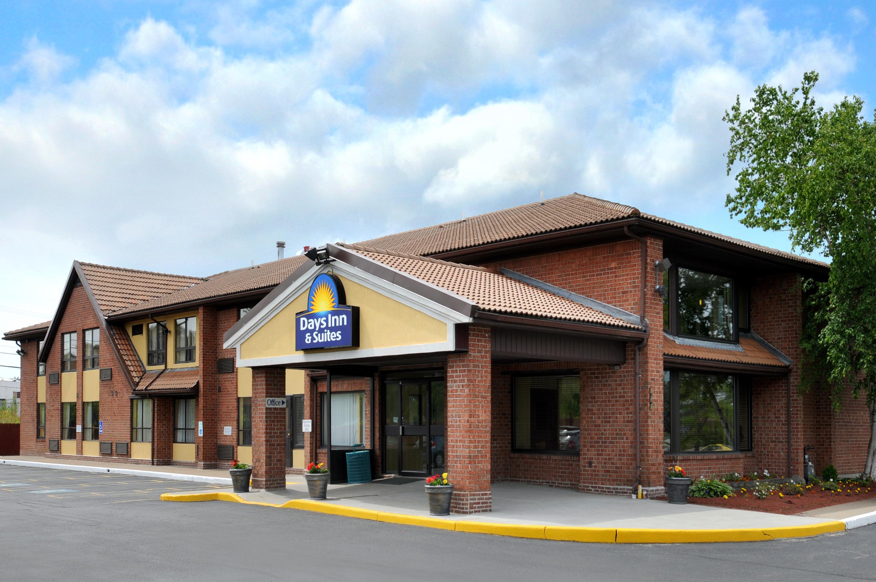 Days Inn By Wyndham Utica